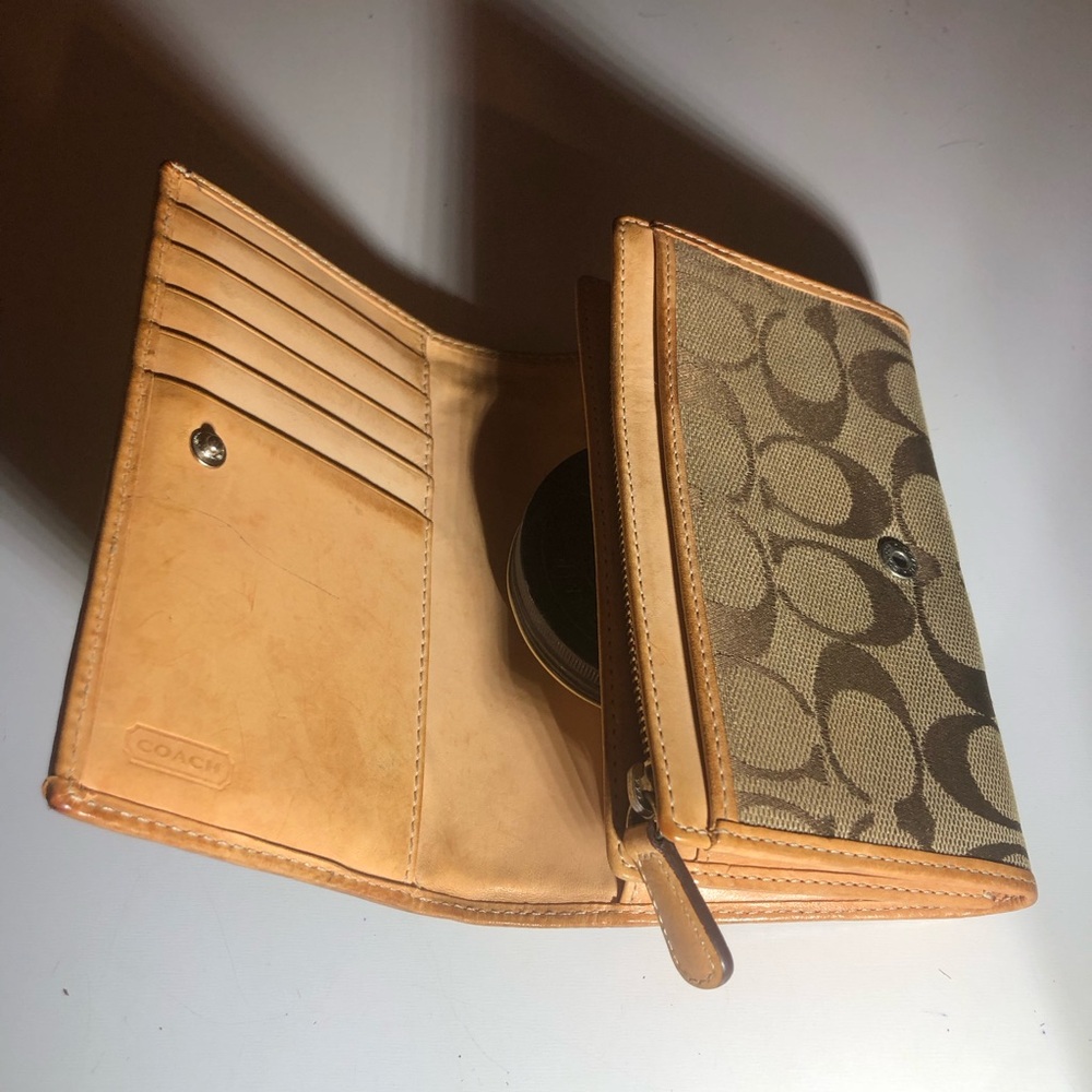 COACH Wallet Brown Canvas Signature Pattern w/ Tan Leather Bifold Medium Compact - Picture 3 of 15